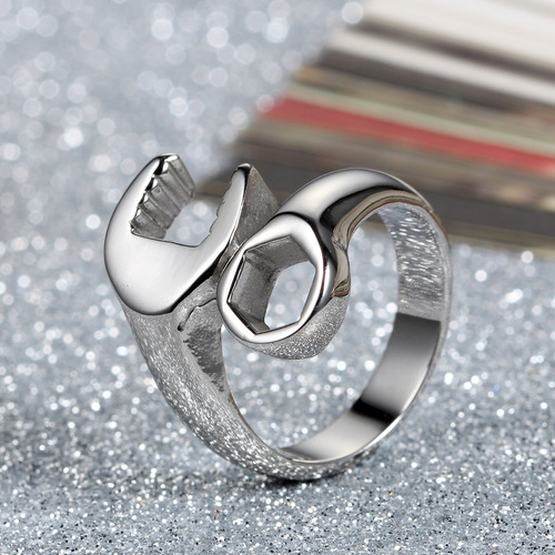 Anillo De Acero Inoxidable Con Diseño De Llave De Mecánico