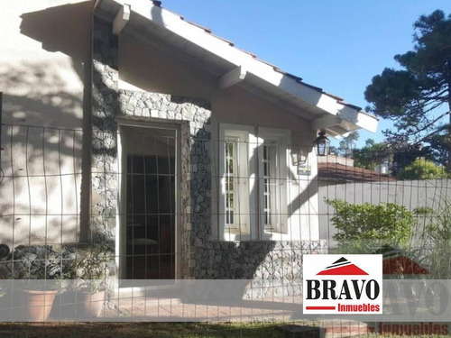 Chalet De 4 Amb.+ 5 Hab. C/ Baño | Pleno Centro | Villa Gesell | Cod.0597