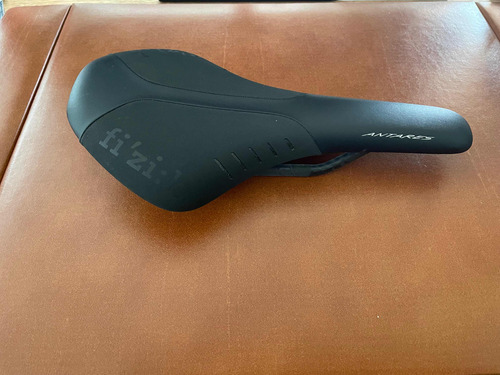 Fizik Antares Carbono R1 Regular Asiento Bicicleta