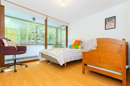 Departamento En Venta De 5 Dorm. En Providencia