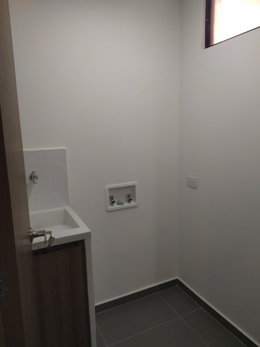 Imagen 7 de 10 de Apto 70 Mts, 1 Alc, 2 Baños Parqueadero Y Útil, Para Estrena