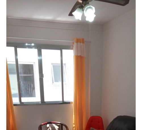 Apartamento De 1 Dormitório. Prédio Com Elevadores. No Centro Do Bairro!!