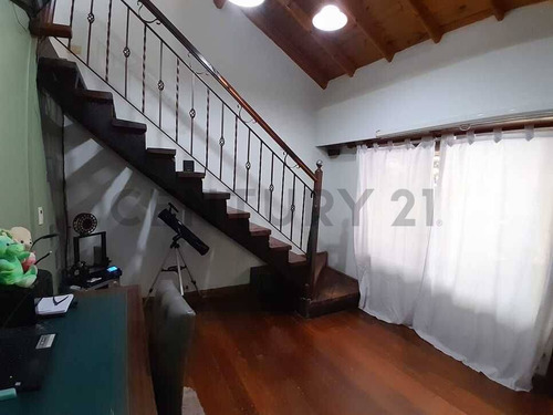 Casa 3 Ambientes Con Consultorios En Esquina - Ubicación Privilegiada En José Mármol.