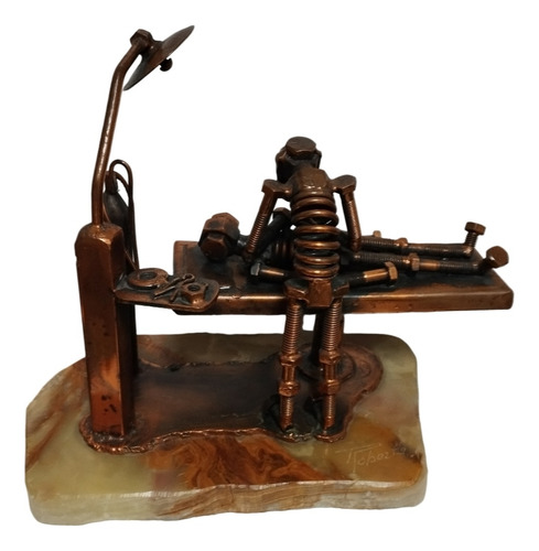 Figura Escultura Medico Operando Tornillos Metal Base Mármol