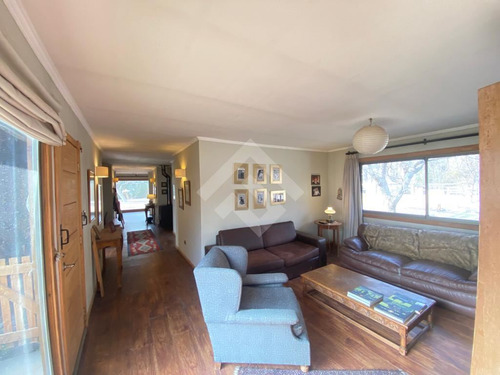 Casa En Arriendo De 6 Dorm. En Colina