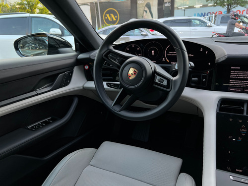 Porsche Taycan Base 2024