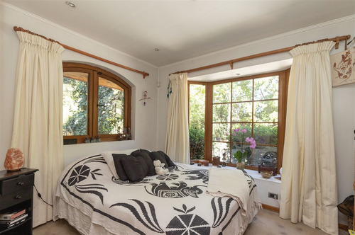 Casa Chilena Venta De 6 Dorm., 5.200mts2, Piscina, En Colina
