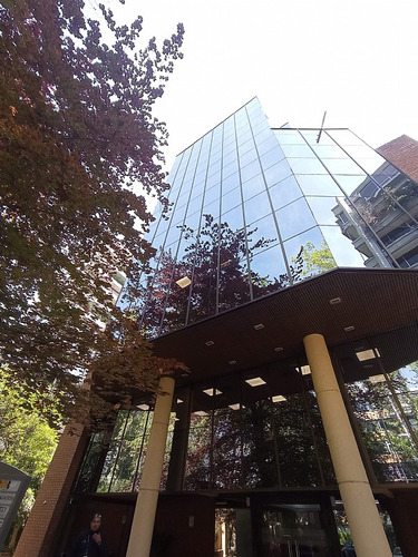 Edificio De Oficinas En Pleno Providencia