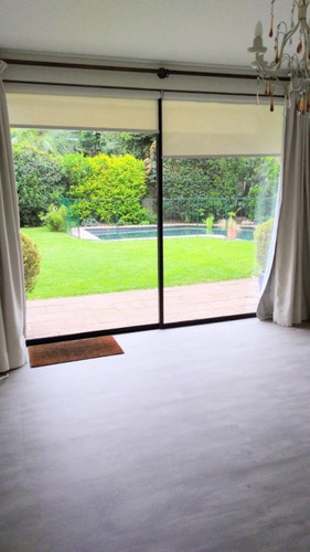 Excelente Casa En Lo Barnechea, Frente A Portal Dehesa