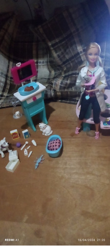 Barbie Veterinaria Con Accesorios Y Sonido