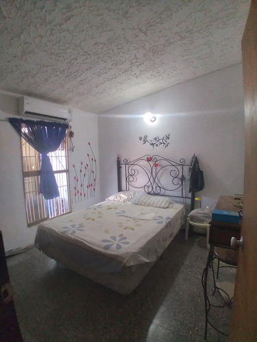 Se Vende Casa 200m2 3h/2b/2p Lecumberry Cúa 0799
