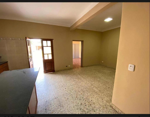 Vendo Casa De 6 Amb Con Pileta En El Centro De Moreno