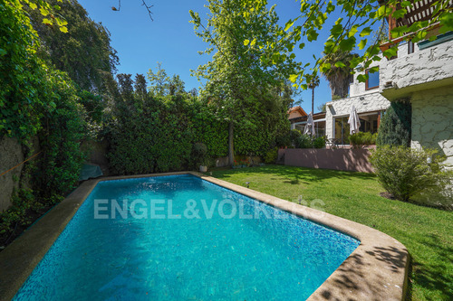 Casa En Venta - San Carlos De Apoquindo