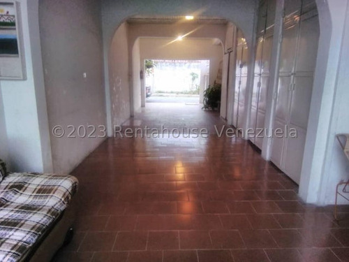 Casa En Venta De 3 Niveles La Cooperativa Maracay 25-15196 Apd