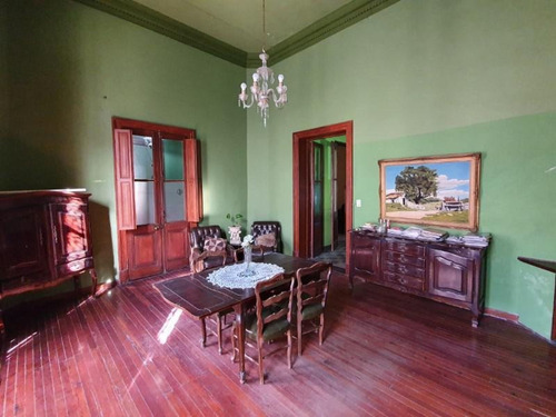 Casa Colonial En Esquina, En Excelente Estado Y Ubicación Inmejorable