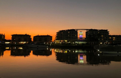Imagen 7 de 9 de Alquiler Charteo De Yates Y Barcos En Buenos Aires Y El Delta!! Fiestas Privadas/eventos Empresariales Y Sociales Nauticos/ Alquiler De Helicopteros!!