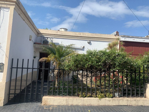 Imagen 2 de 12 de Vendo Casa De 2 Dormitorios En Barrio Crisol