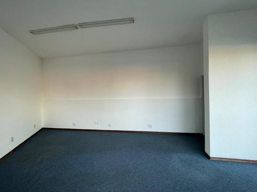 Imagen 7 de 13 de Excelente Local Comercial Frente A Shopping Montevideo - Ciudad Marina 003
