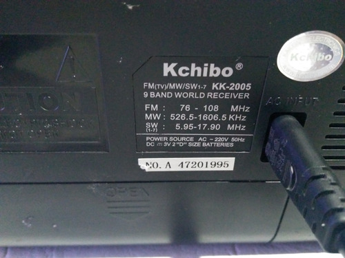 Radio Multibandas Kchibo Kk-2005 Con Cable De Conexion 220w Negro (Usado)