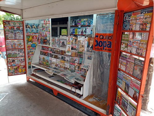 Parada De Diarios En Florida, Vicente López, Bs. As.