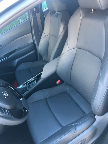 Imagen 8 de 10 de Toyota Ch-r 1.8 Ecvt Hv