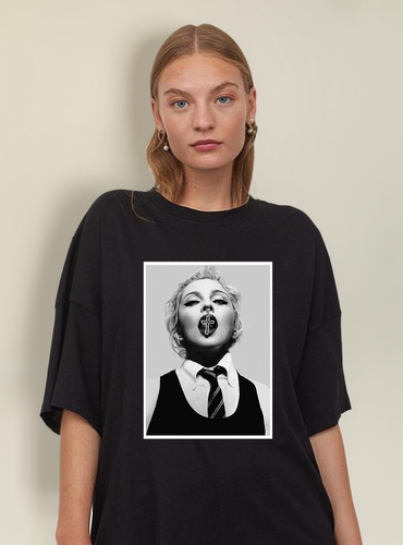 Remera Madonna Cruz Byn Personalizada Algodón Unisex
