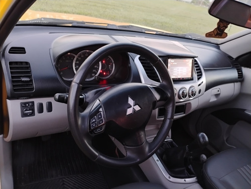 Mitsubishi L200 3.2 Triton Savana Cab. Dupla 4x4 4p