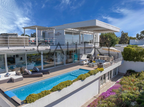 Moderna Casa En Marbella, Luminosa Y Amplios Espacios