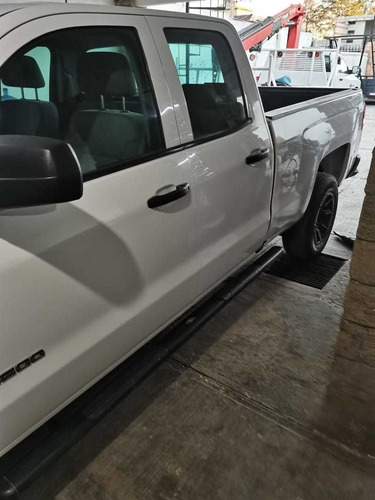 Imagen 8 de 11 de Chevrolet Silverado 2016 5.4 2500 Doble Cabina Ls 4x2 At