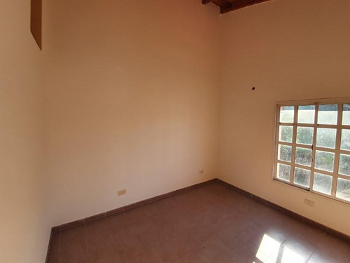 Imagen 16 de 28 de Casa De Tres Dormitorios, Dos Baños, Cochera, Amplio Terreno Y Pileta