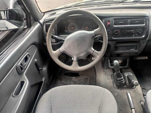 Imagen 6 de 8 de Mitsubishi L200 1998 2.5 D/cab 4x4