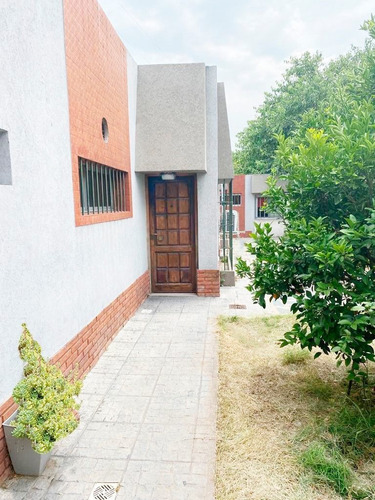 Imagen 4 de 17 de Casa En Venta En Berazategui