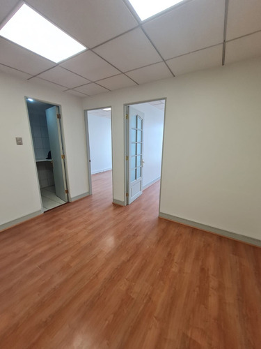 (adm) Oficina En Arriendo En Plaza De Armas, Santiago Centro