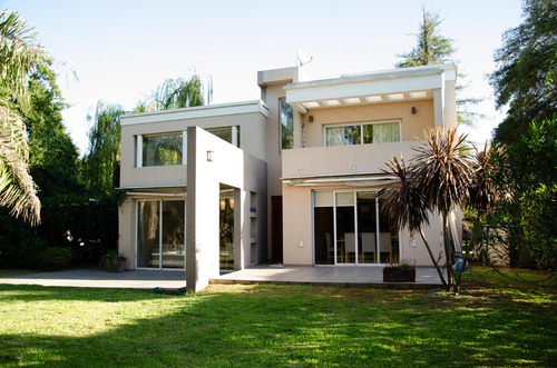 Venta De Casa En Barrio Cerrado El Resuello, Moreno