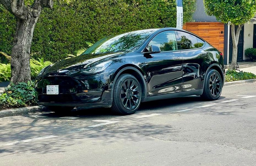 Tesla Model Y 2 Filas Y Una Tercera Adicional Abatible.