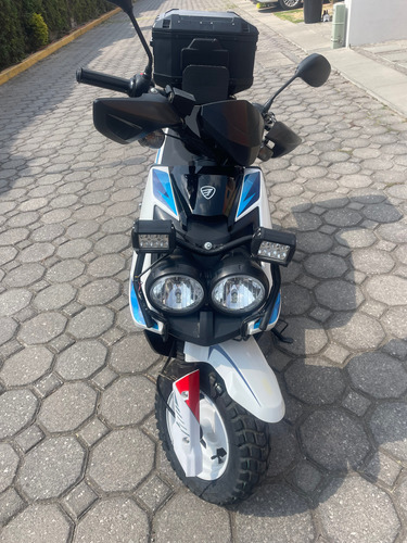 Posapies Para Copiloto, Luces Adicionales Y Portaequipaje