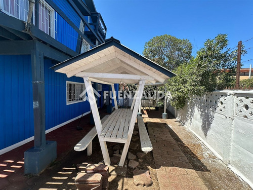 Casa En Venta De 4 Dorm. Rol Propio A 2 Cuadras De La Playa