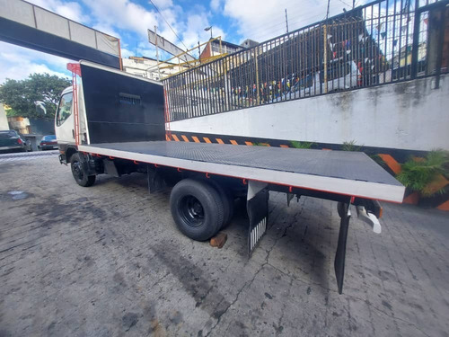 Imagen 9 de 12 de Mitsubishi Canter