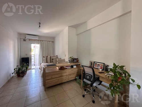 Venta Departamento Monoambiente Con Cochera Cubierta En Caseros