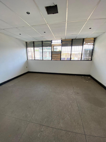 Venta De Galpon Calle Giraldot A 200mts Av Lara D48-21