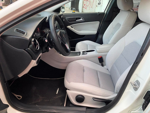 Imagen 10 de 14 de Hermosa Mercedes Benz A180 Hb Cgi 1.6t Hb 5p