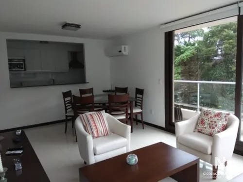 Se Alquila Apartamento De 2 Dormitorios En  Roosevelt- Punta Del Este