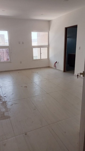 Preciosa Residencia En Misión San Jerónimo, 5 Habitaciones, Sótano, 6.5 Baños..