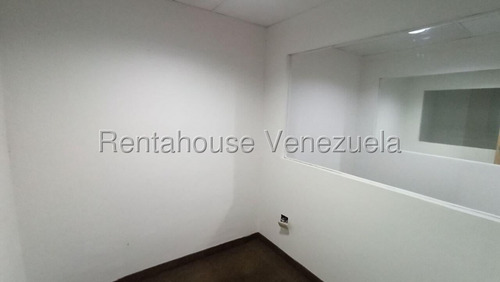 Dalisa Bigott Alquila Casa Comercial En Carmen Victoria, Este De Barquisimeto | 410 M², Aire Acondicionado Central, Estacionamiento Para 4 Vehículos | #25-18093