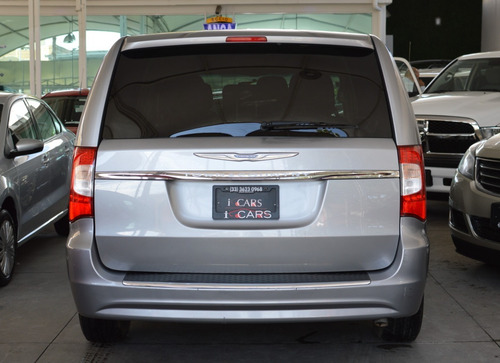 Imagen 3 de 12 de Chrysler Town & Country Li 2016