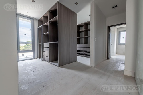 Imagen 15 de 21 de Casa En Venta En El Golf
