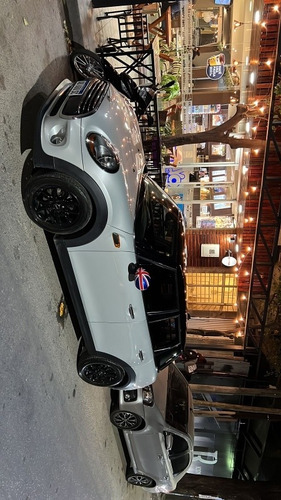 Imagen 6 de 10 de Mini Cooper 2017 1.5 F55 Pepper 136cv