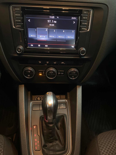 Imagen 10 de 13 de Volkswagen Vento 2017 1.4 Comfortline 150cv At