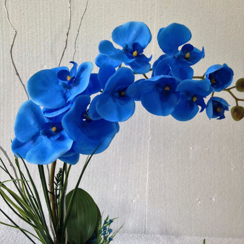 Arranjo De Orquídea Artificial Azul, Fundo Em Porcelana | Parcelamento sem  juros