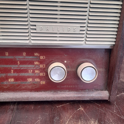 Imagem 3 de 8 de Rádio Antigo Philips Madeira Funcionando. Transistor.